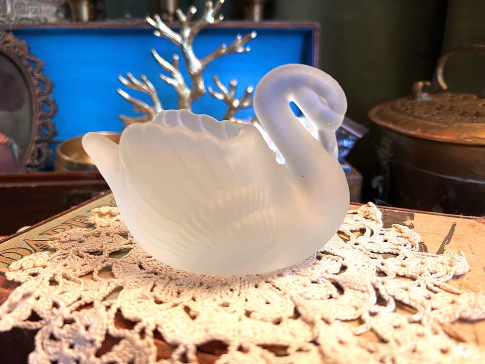 Frosted Glass Swan